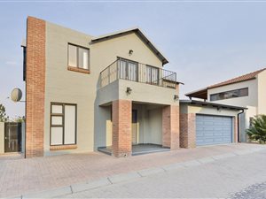 4 Bed House in Stone River Estate