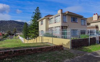 1 Bedroom Flat in Fish Hoek