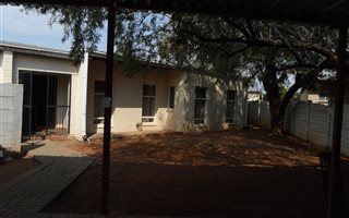 4 Bedroom House in Verwoerdpark