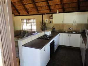 2 Bed Flat in Kameeldrift East