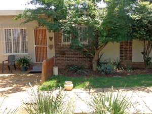 5 Bedroom House in Aston Manor