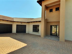 5 Bed House in Hazeldean (Silverlakes Surroundings)