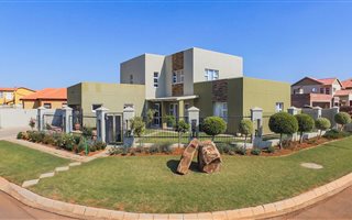 4 Bedroom House in Monavoni