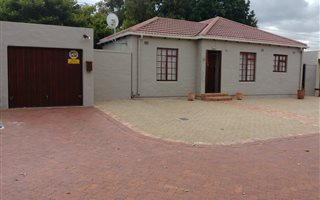 3 Bedroom House in Edgemead