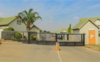 3 Bedroom Duplex in Bassonia