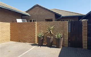 2 Bedroom Townhouse in Eldoraigne