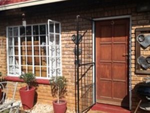 2 Bed Simplex in Pierre van Ryneveld