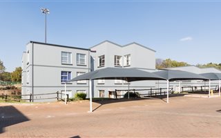 3 Bedroom Apartment in Westdene