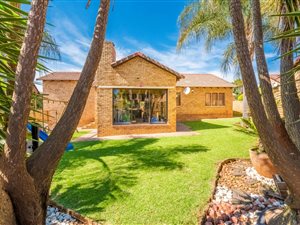 3 Bed Townhouse in Ruimsig