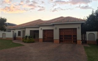 4 Bedroom House in Silver Lakes