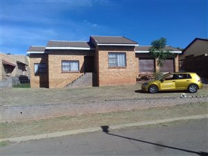 4 Bed House in Zakariyya Park