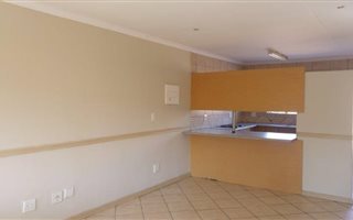 2 Bedroom Townhouse in Doornpoort and surrounds