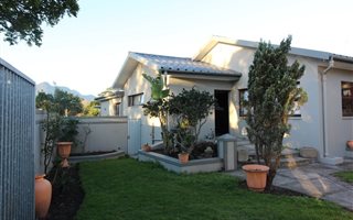 4 Bedroom House in Dormehlsdrift
