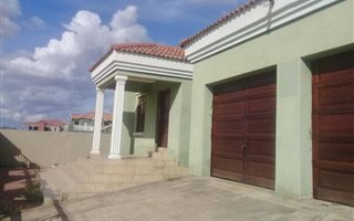 3 Bedroom House in Serala View