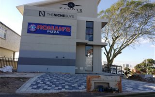 200 m² Commercial space in Windermere