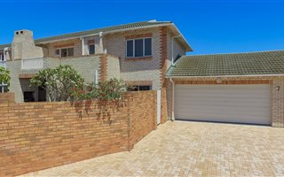 3 Bedroom Townhouse in Summerstrand