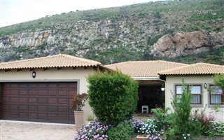 3 Bedroom House in Whale Rock