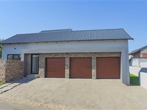 4 Bed House in Waterfall Country Village