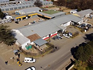 1200 m² Commercial space in Kokstad