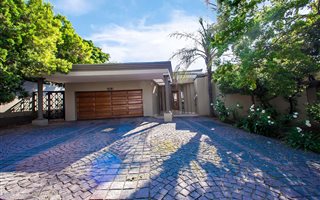 4 Bedroom House in Dainfern Golf Estate