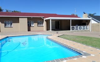 3 Bedroom House in Brackendowns