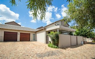 3 Bedroom Townhouse in Eagle Canyon Golf Estate