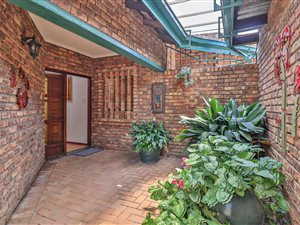 4 Bed House in Moreleta Park