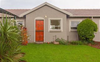 2 Bedroom Townhouse in Weltevreden Park