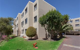 3 Bedroom Apartment in Weltevreden Park