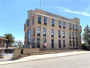 1100 m² Office Space in Kloofendal
