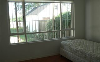 2 Bedroom Flat in Kingswood