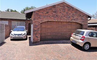 3 Bedroom Townhouse in Brackenhurst