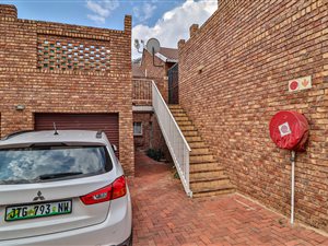 2 Bed Simplex in Moreleta Park
