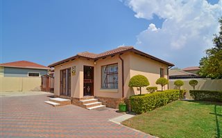 2 Bedroom House in Cosmo City