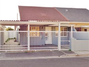 4 Bedroom House in Muizenberg