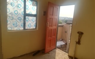 1 Bedroom House in Clayville