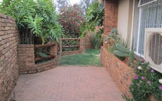 2 Bedroom Townhouse in Bonaero Park