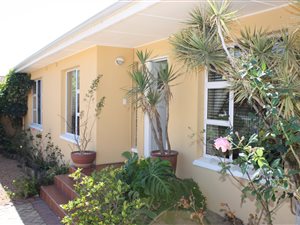 3 Bed House in Charleston Hill