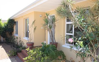 3 Bedroom House in Charleston Hill