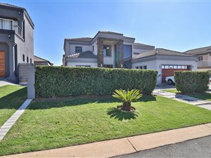 4 Bed House in Blue Valley Golf Estate