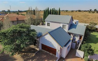 3 Bedroom Townhouse in Midstream Estate