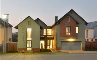 5 Bedroom House in Waterfall Equestrian Estate