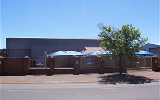 1350 m² Industrial space in Rosslyn