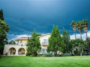 4 Bed House in Suidrand