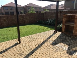 4 Bed Townhouse in Hazeldean (Silverlakes Surroundings)
