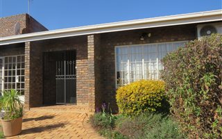 3 Bedroom Simplex in Die Wilgers
