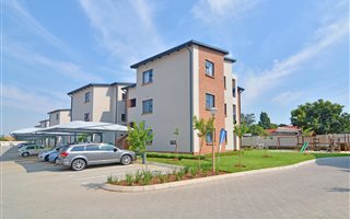 2 Bedroom Apartment in Ravenswood