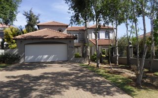 4 Bedroom House in Blue Valley Golf Estate