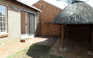 2 Bedroom Cluster in Wierda Park