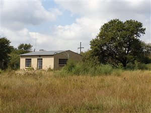 20.7 ha Farm in Zandfontein AH